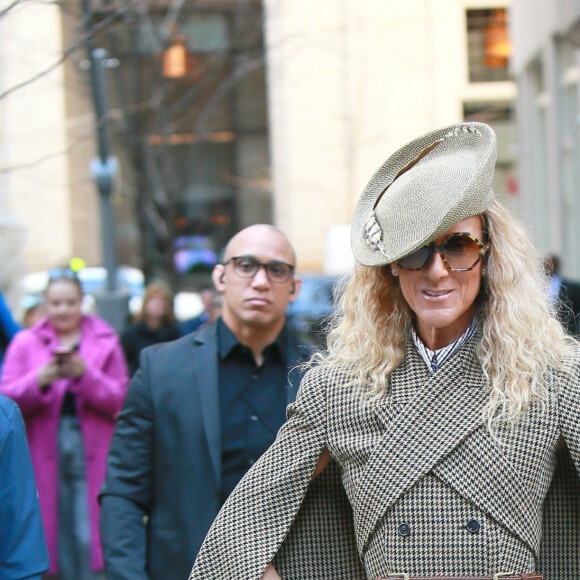 Céline Dion prend la pose pour les photographes à New York, le 5 mars 2020. 