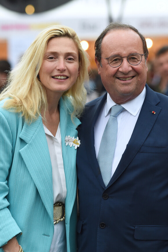 Francois Hollande et Julie Gayet lors du festival Soeurs Jumelles, Rencontre de la musique et de l'image à Rochefort le 1er juillet 2023. © Franck Castel / Bestimage 