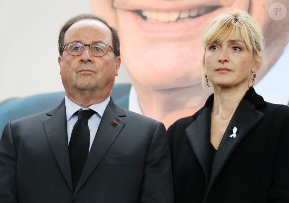 François Hollande et Julie Gayet - Claude Chirac, son mari Frédéric Salat-Baroux et son fils Martin Rey-Chirac se sont rendus au musée du président Jacques Chirac de Sarran en Corrèze le 5 octobre 2019. Le conseil départemental de la Corrèze y organise une journée du souvenir et de l'amitié, à la mémoire de Jacques Chirac. Un hommage public, ouvert à tous, où un banquet attend les convives. Tête de veau, pommes du Limousin et fromage local sont au menu, en souvenir du coup de fourchette de Jacques Chirac et de son attachement au terroir corrézien. © Patrick Bernard/Bestimage 