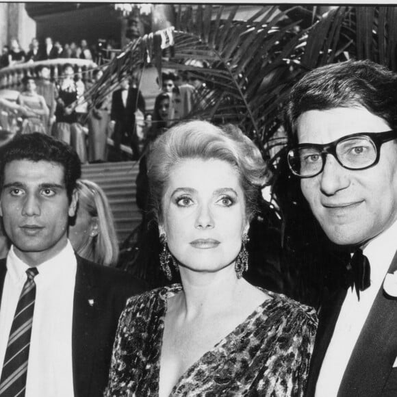 Yves Saint Laurent et Catherine Deneuve aux "Oscars de la Mode" à l'Opéra Garnier, Paris, France, le 23 octobre 1985. Photo par Harry Kerr/The Times/News Licensing/ABACAPRESS.COM