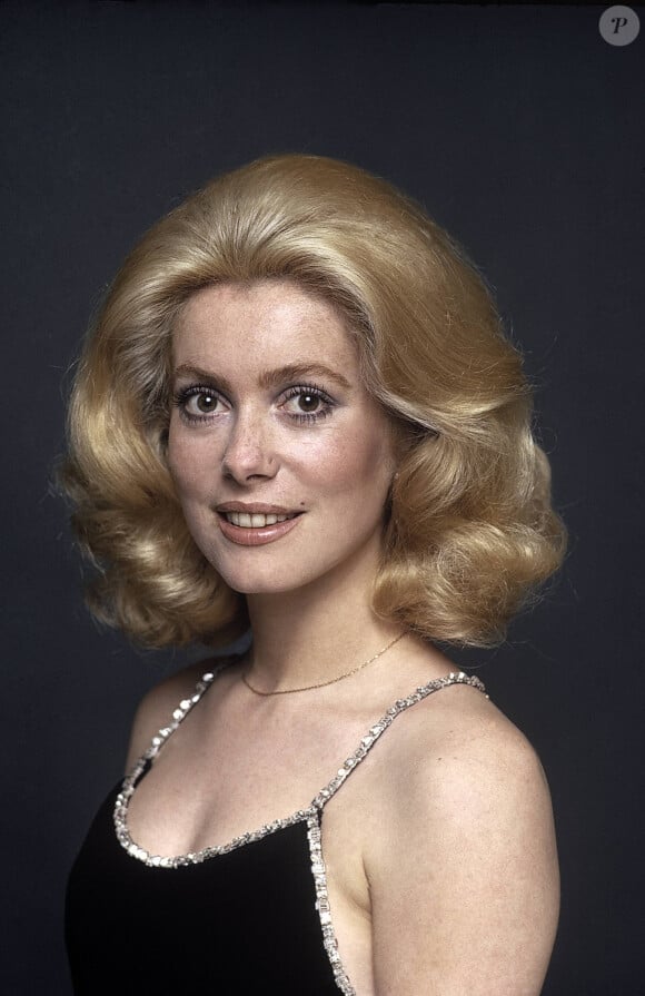 Sa blondeur légendaire est connue dans le monde entier.
Catherine Deneuve en 1975. Photo par DPA/ABACAPRESS.COM