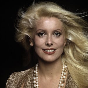 En dépit des apparences, elle ne s'est jamais trouvée belle.
Catherine Deneuve en 1980. Photo par DPA/ABACAPRESS.COM