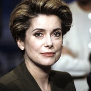 En France, à Paris, portrait de Catherine Deneuve sur le plateau de l'émission "Bouillon de Culture". Mars 1992 © Michel Croizard via Bestimage 