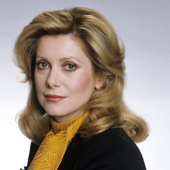 En France, à Paris, portrait studio de Catherine Deneuve. Février 1983 © Michel Ristroph via Bestimage 