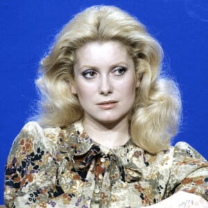 Catherine Deneuve sur le plateau de l'émission "Sport en Fête". Décembre 1974 © Jean-Claude Colin via Bestimage 