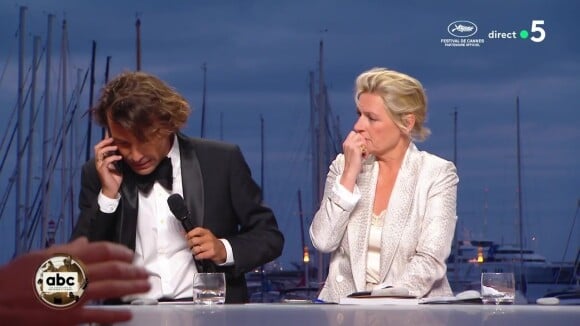 Bertrand Chameroy et Anne-Elisabteh Lemoine sur le plateau de "C à vous" à Cannes.
