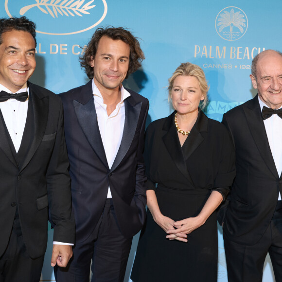 Patrick Cohen, Bertrand Chameroy, Anne-Elisabeth Lemoine, Pierre Lescure - Photocall du dîner d'ouverture du 77ème Festival International du Film de Cannes, au Carlton. Le 14 mai 2024 © Borde-Jacovides-Moreau / Bestimage