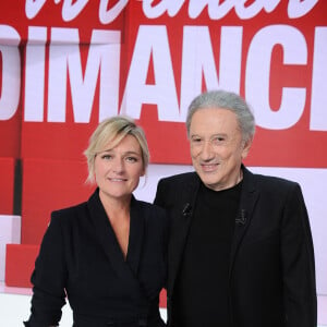 Exclusif - Anne-Elisabeth Lemoine et Michel Drucker - Enregistrement de l'émission "Vivement Dimanche", présentée par M.Drucker et diffusée le 19 novembre sur France 3, au Studio Gabriel à Paris © Guillaume Gaffiot / Bestimage