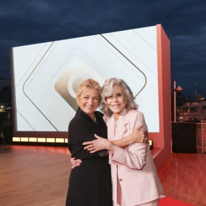Exclusif - Anne-Elisabeth Lemoine et Jane Fonda sur le plateau de l'émission "C à vous" lors du 77ème Festival International du Film de Cannes. Le 14 mai 2024 © Jack Tribeca / Bestimage 