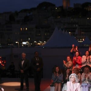 Exclusif - Bertrand Chameroy, Anne-Elisabeth Lemoine et Jane Fonda sur le plateau de l'émission "C à vous" lors du 77ème Festival International du Film de Cannes. Le 14 mai 2024 © Jack Tribeca / Bestimage 