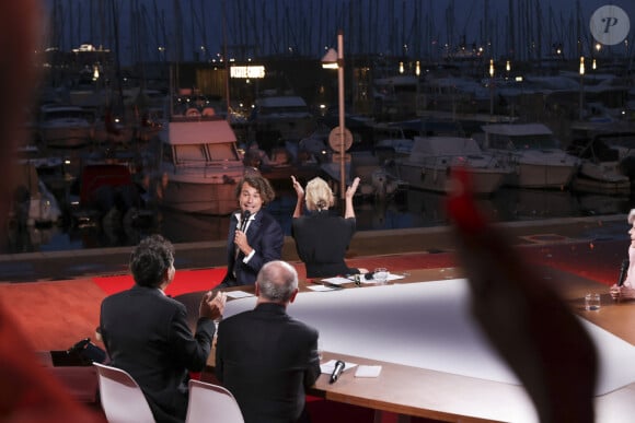 Exclusif - Bertrand Chameroy et Anne-Elisabeth Lemoine sur le plateau de l'émission "C à vous" lors du 77ème Festival International du Film de Cannes. Le 14 mai 2024 © Jack Tribeca / Bestimage 