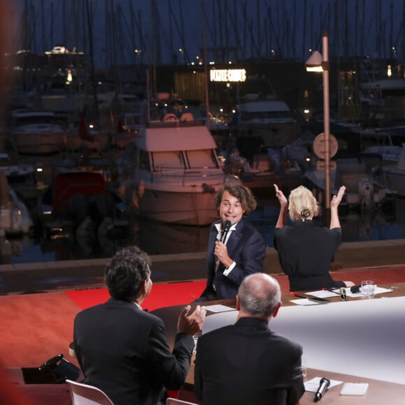 Exclusif - Bertrand Chameroy et Anne-Elisabeth Lemoine sur le plateau de l'émission "C à vous" lors du 77ème Festival International du Film de Cannes. Le 14 mai 2024 © Jack Tribeca / Bestimage 