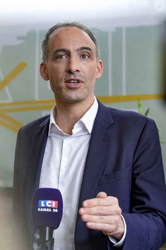 Le politicien a fait de rares confidences sur les secrets de son couple.
Raphaël Glucksmann, candidat du parti socialiste aux européennes lors d'un meeting du parti socialiste à Villeurbanne en marge des manifestations du 1er mai © Sandrine Thesillat / Panoramic / Bestimage