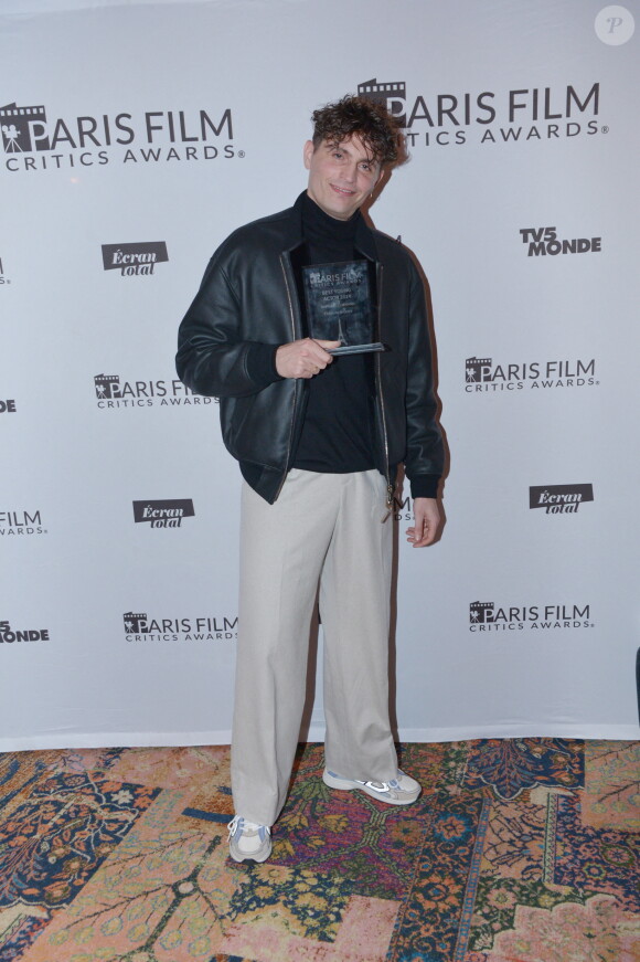 Raphaël Quenard (meilleur jeune acteur pour "Chien de la casse") - Cérémonie des Paris Films Critics Awards au Silencio à Paris le 4 février 2024.© Rachid Bellak/Bestimage