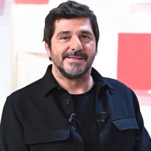 Notamment à une anecdote sur un moment marquant de sa vie.
Exclusif - Patrick Fiori - Enregistrement de l'émission Vivement dimanche en hommage au duo Jean Poiret et Michel Serrault au studio Gabriel, presentée par Michel Drucker . Diffusion sur France 3 le 17 mars 2024. . © Guillaume Gaffiot / Bestimage 