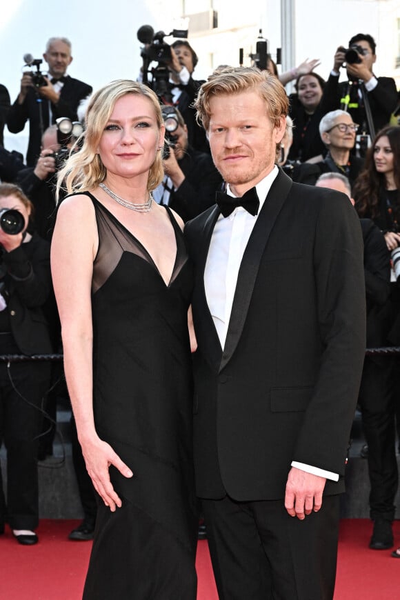 Kirsten Dunst et Jesse Plemons étaient quand à eux assortis.
Kirsten Dunst et Jesse Plemons - Montée des marches  "Kinds Of Kindness" à Cannes, le 17 mai 2024. Photo by David Niviere/ABACAPRESS.COM