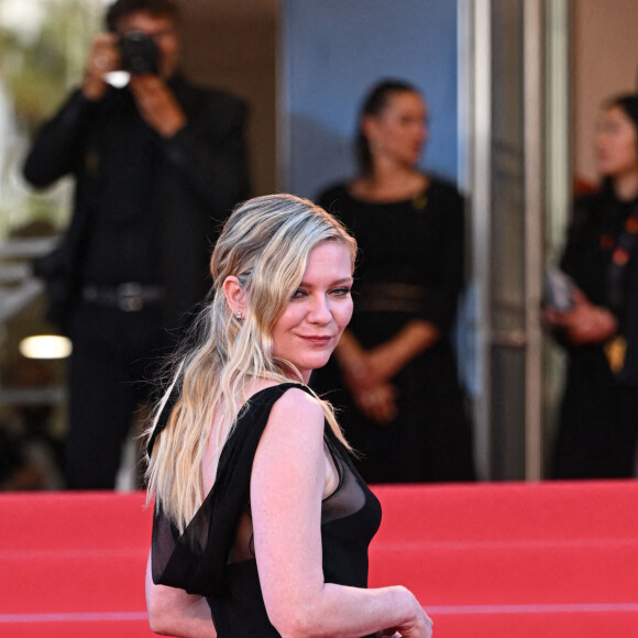 Kirsten Dunst lors de la montée des marches "Kinds of Kindness" lors du 77e Festival de Cannes à Cannes, France, le 17 mai 2024. Photo credit: Doug Peters/PA Wire.