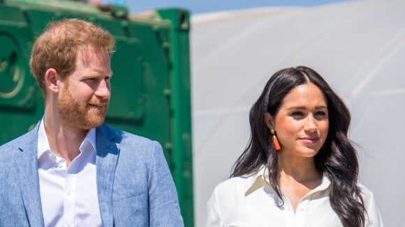 Prince Harry et Meghan Markle : Tenues critiquées, moues boudeuses... Naufrage total au Nigeria ? Les experts répondent !