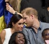 Le voyage du prince Harry et de Meghan Markle a été un échec. 
Le prince Harry, duc de Sussex et Meghan Markle, duchesse de Sussex, assistent au match de volleyball mixte "Nigeria - Ukraine" lors des Invictus Games à Dusseldorf. 