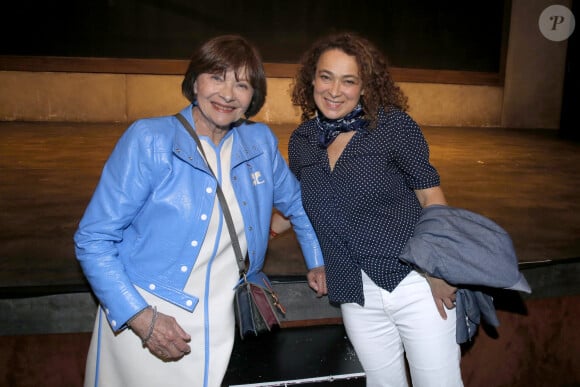 Macha Méril (première fiancée de Stéphane Freiss) et Delphine Horvilleur (compagne actuelle de Stéphane Freiss) - Stéphane Freiss est élevé au grade d'Officier de l'ordre des Arts et des Lettres au théâtre Antoine à Paris, France, le 13 Mai 2024. © Bertrand Rindoff / Bestimage