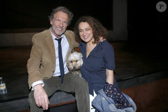 Stéphane Freiss, sa compagne écrivaine et rabbine Delphine Horvilleur et son chien - Stéphane Freiss est élevé au grade d'Officier de l'ordre des Arts et des Lettres au théâtre Antoine à Paris, France, le 13 Mai 2024. © Bertrand Rindoff / Bestimage