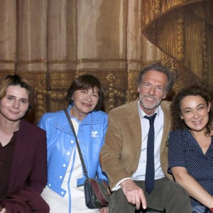 Caroline Fourest, Macha Méril, Stéphane Freiss, Delphine Horvilleur (compagne de S. Freiss) et Ursula Freiss au théâtre Antoine à Paris, France, le 13 Mai 2024. © Bertrand Rindoff / Bestimage