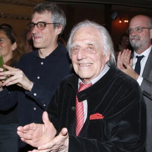 Jacques Freiss (le père de Stéphane Freiss) et Jean-Michel Blanquer - Stéphane Freiss est élevé au grade d'Officier de l'ordre des Arts et des Lettres au théâtre Antoine à Paris, France, le 13 Mai 2024. © Bertrand Rindoff / Bestimage 