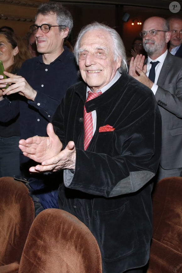 Jacques Freiss (le père de Stéphane Freiss) et Jean-Michel Blanquer - Stéphane Freiss est élevé au grade d'Officier de l'ordre des Arts et des Lettres au théâtre Antoine à Paris, France, le 13 Mai 2024. © Bertrand Rindoff / Bestimage 