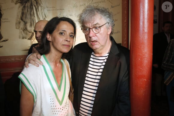 Sophia Aram et Dominique Besnehard - Stéphane Freiss est élevé au grade d'Officier de l'ordre des Arts et des Lettres au théâtre Antoine à Paris, France, le 13 Mai 2024. © Bertrand Rindoff / Bestimage