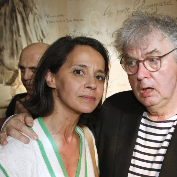 Sophia Aram et Dominique Besnehard - Stéphane Freiss est élevé au grade d'Officier de l'ordre des Arts et des Lettres au théâtre Antoine à Paris, France, le 13 Mai 2024. © Bertrand Rindoff / Bestimage