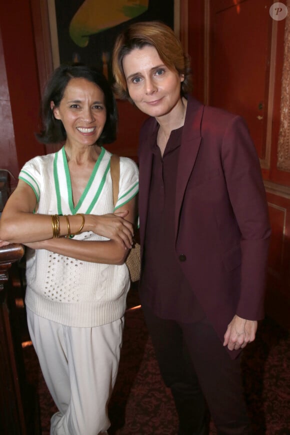 Sophia Aram et Caroline Fourest - Stéphane Freiss est élevé au grade d'Officier de l'ordre des Arts et des Lettres au théâtre Antoine à Paris, France, le 13 Mai 2024. © Bertrand Rindoff / Bestimage