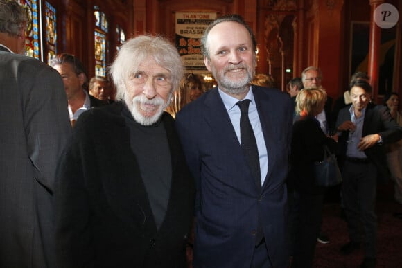 Pierre Richard et Jean-Marc Dumontet - Stéphane Freiss est élevé au grade d'Officier de l'ordre des Arts et des Lettres au théâtre Antoine à Paris, France, le 13 Mai 2024. © Bertrand Rindoff / Bestimage