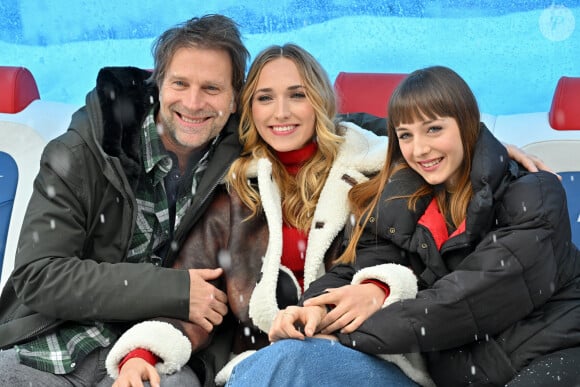 Bien qu'ils soient séparés et aient tous deux refait leur vie, Alexandra Lamy et Thomas Jouannet sont restés très proches.
Thomas Jouannet, Chloe Jouannet, Mado Jouannet assistant à un photocall pour le film "Allez Ma Fille" lors du 27e Festival du film de l'Alpe d'Huez à l'Alpe d'Huez, France, le 18 janvier 2024. Julien Reynaud/APS-Medias/ABACAPRESS.COM