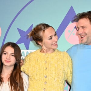 Ysée Jouannet, Chloé Jouannet, Thomas Jouannet et Mado Jouannet posant pour le photocall du court-métrage "Allez ma fille" lors du 27ème Comedy Film Festival à L'Alpe d'Huez, le 17 janvier 2024. Mireille Ampilhac/ABACAPRESS.COM