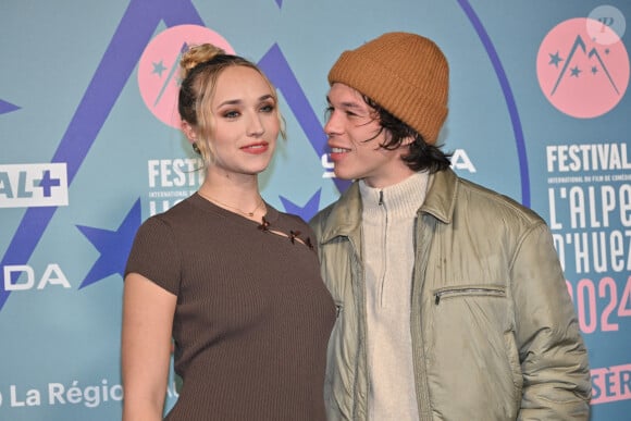 Chloé Jouannet et son compagnon Sandor Funtek lors de la cérémonie de clôture du 27e Festival du film de l'Alpe d'Huez à l'Alpe d'Huez, le 20 janvier 2024. Julien Reynaud/APS-Medias/ABACAPRESS.COM