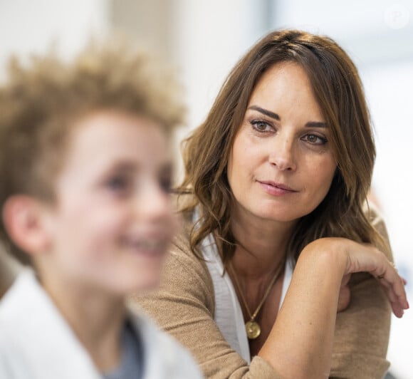 Ce petit garçon souffre d'une grave maladie dégénérative.
L'actrice et présentatrice de télévision française Julia Vignali rend visite à Léon à l'Institut Neuromyogene à Lyon, en France, le 17 mai 2024. Photo par Eliot Blondet/ABACAPRESS.COM