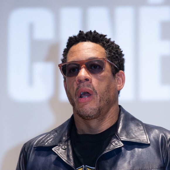 JoeyStarr lors du photocall de l'avant-première du film " Surprêmes" au Bozar (Palais des beaux-arts de Bruxelles) à Bruxelles en Belgique le 18 novembre 2021.