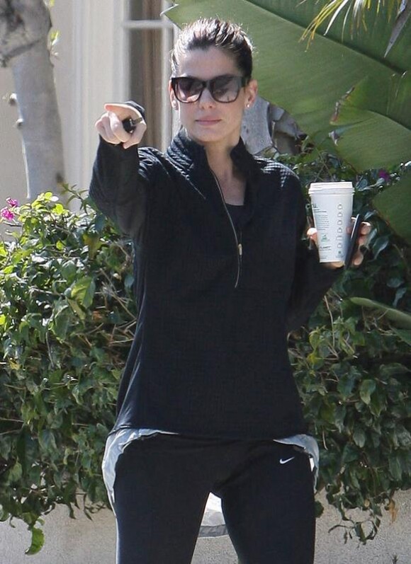 Sandra Bullock va chercher les enfants de Jesse James à l'école le 11 mars 2010 à Los Angeles
