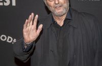 Jean Reno explique les raisons de l'échec de son premier mariage avec la mère de Sandra et Michael :  "Je suis écartelé entre..."