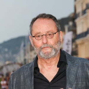 "J'ai beaucoup de respect pour elle (...) Il n'y a pas eu trahison, il y a eu différence de point de vue", résume l'acteur
 
Jean Reno sur le tapis rouge du prix du court métrage lors du 37ème festival du film de Cabourg (37ème journées romantiques du 14 au 18 juin 2023), à Cabourg, France, le 16 juin 2023. © Coadic Guirec/Bestimage