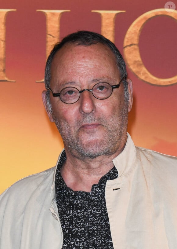 Jean Reno a été marié avec Geneviève en 1977 et ensemble, ils ont eu deux enfants, Sandra et Michael
 
Jean Reno - Projection exceptionnelle du nouveau Disney "Le Roi Lion" au Grand Rex à Paris le 11 juillet 2019. © Coadic Guirec/Bestimage