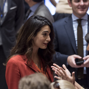 Elle a fait partie du panel d'experts juridiques chargés de déterminer la présence d'éléments permettant d'identifier des crimes de guerre et des crimes contre l'humanité dans le conflit opposant Israël à Gaza
Nikki Haley et Amal Clooney lors de la 72ème assemblée générale de l'organisation des Nations-Unis (ONU) à New York City, New York, Etats-Unis, le 21 septembre 2017. 
