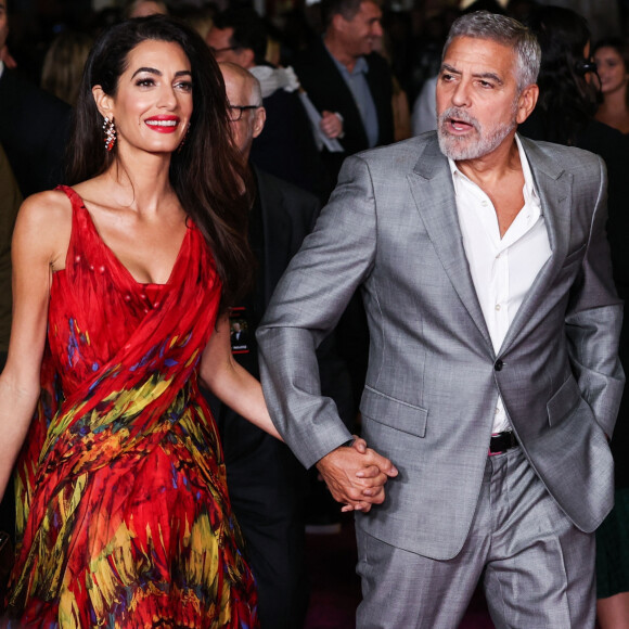George Clooney et sa femme Amal Clooney à la première du film "Ticket To Paradise" à Los Angeles, le 17 octobre 2022. 