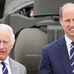 Le roi Charles III d'Angleterre remet officiellement le rôle de colonel en chef de l'Army Air Corps au prince William, prince de Galles à la base militaire Army Aviation Center de Middle Wallop, Hampshire, Royaume Uni, le 13 mai 2024. © Julien Burton/Bestimage 