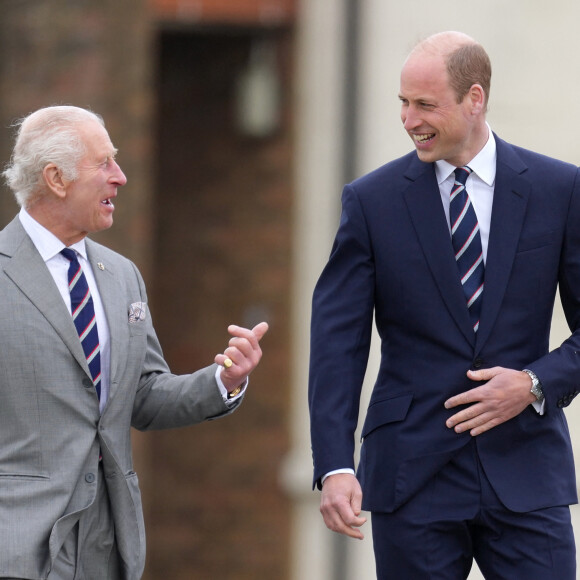 Le roi Charles III d'Angleterre remet officiellement le rôle de colonel en chef de l'Army Air Corps au prince William, prince de Galles à la base militaire Army Aviation Center de Middle Wallop, Hampshire, Royaume Uni, le 13 mai 2024. © Julien Burton/Bestimage 