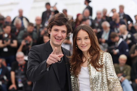 Vincent Lacoste et Anaïs Demoustier - Photocall du film "Le temps d'aimer" lors du 76ème Festival International du Film de Cannes au Palais des Festivals à Cannes, France, le 21 mai 2023. © Jacovides-Moreau/Bestimage 