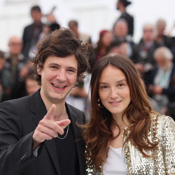 Vincent Lacoste et Anaïs Demoustier - Photocall du film "Le temps d'aimer" lors du 76ème Festival International du Film de Cannes au Palais des Festivals à Cannes, France, le 21 mai 2023. © Jacovides-Moreau/Bestimage 