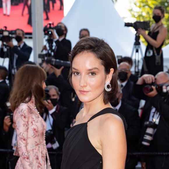 Anaïs Demoustier (habillée en Céline) - Montée des marches du film " Three Floors / Tre Piani" lors du 74ème Festival International du Film de Cannes. Le 11 juillet 2021 © Borde-Jacovides-Moreau / Bestimage 