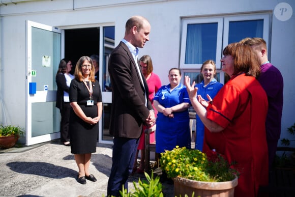 Le prince William, prince de Galles (duc de Cornouailles) lors d'une visite au port de St. Mary, porte maritime des îles Scilly, le 10 mai 2024. © Pool/Goff/Bestimage 