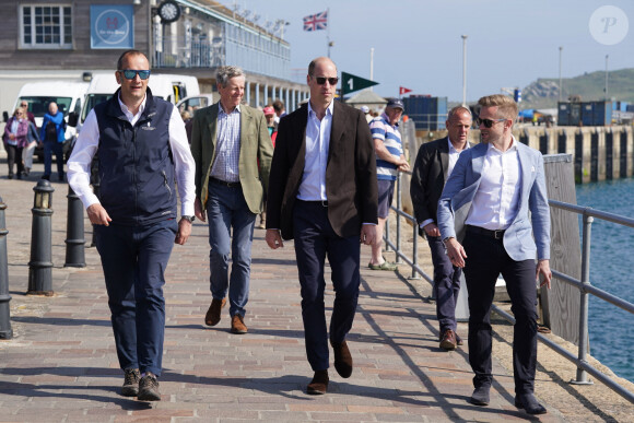 Le prince William, prince de Galles (duc de Cornouailles) lors d'une visite au port de St. Mary, porte maritime des îles Scilly, le 10 mai 2024. © Pool/Goff/Bestimage 